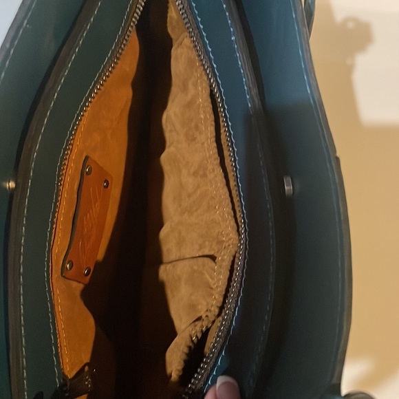 Gorgeous PT purse!! Teal color - Picture 7 of 7
